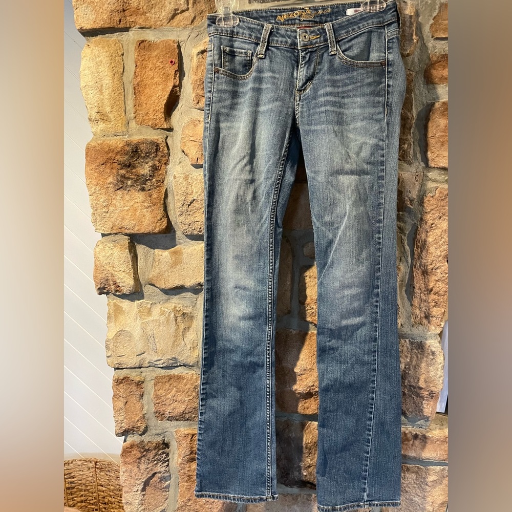 Junior Arizona Low Rise Bootcut Jeans. Size 0